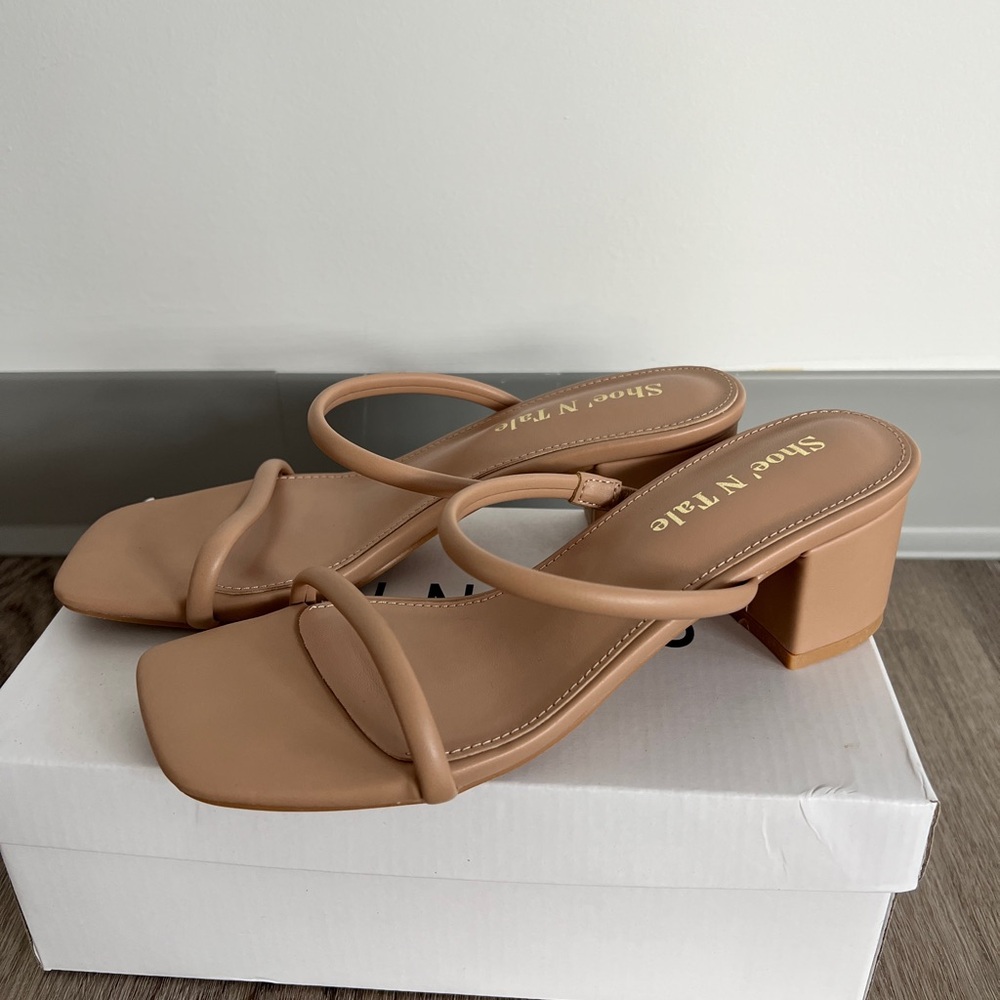 ShoeNTale Tan Block Heel Strap Sandals